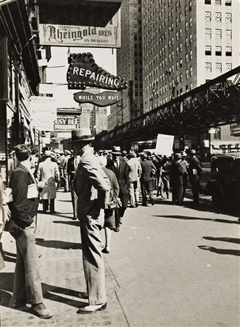 PAUL WOLFF (1887-1951) Unemployed people in front of the central offices, New York (near Rockefeller Center). Circa 1932.                        